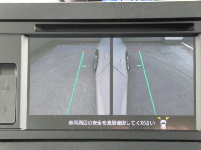 車両付近をモニターできるサイドカメラを装備しています。