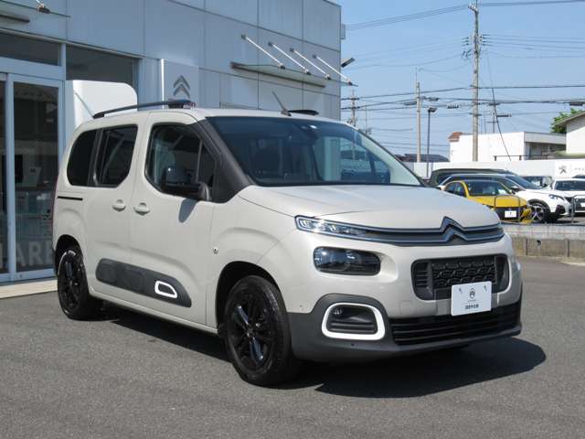 ボディーカラーはサーブルです。
