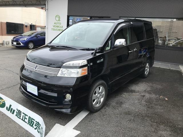 左フロントにはサイドミラー付きです。運転席から見えづらい左側も確認することができます。HIDヘッドライトとフォグランプ付きです。