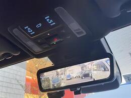 【デジタルインナーミラー】車両後方にカメラを取り付けてインナーミラーに後方映像を表示。後席に同乗者がいても、クルマの後ろを広い範囲で表示します。