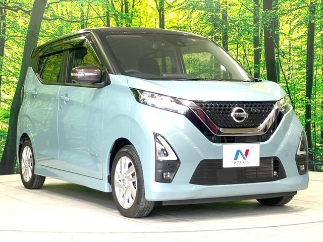 大好評のボディコーティング「弾スプラッシュコート」もご納車までに施工可能。通常のガラスコートと異なる、耐久年数6年の無機質ガラスコーティングが、ボディをキレイな状態に保ってくれます。