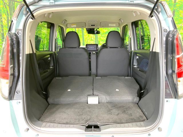 後席を格納すると、これだけの広さが！シーンに合わせたシートアレンジで、大きな荷物も積むことが出来ます♪