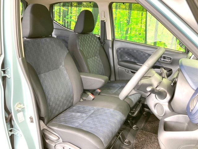 運転席シート廻りは使用感も少なく、良好な状態となっています。丁寧に使われていたことがよくわかりますね。