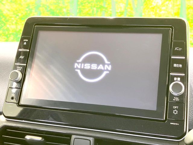【純正ナビ】人気の純正ナビを装備。オーディオ機能も充実しており、Bluetooth接続すればお持ちのスマホやMP3プレイヤーの音楽を再生可能！毎日の運転がさらに楽しくなります！！