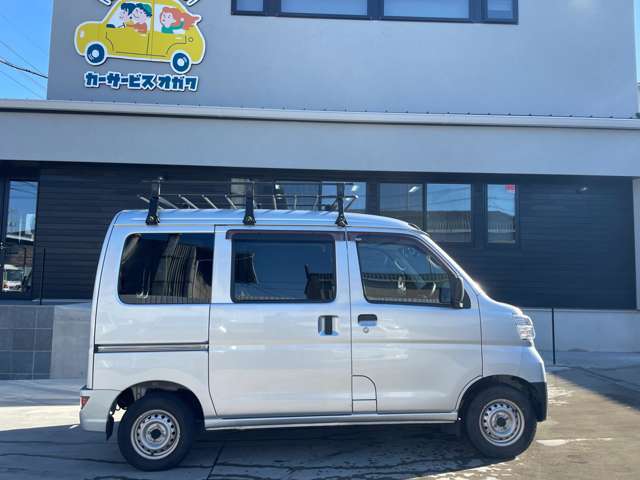 支払総額表示の場合は、『店頭納車に関わる際の全ての費用』です。県外（市外・遠い地域の方）のお客様には、県外登録費用、陸送費など別途費用がかかりますのでお気軽にお問い合わせ下さい。