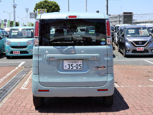 今の軽自動車は、とても広い！普通車と比べて維持費もお得で、家計に優しいですよ！