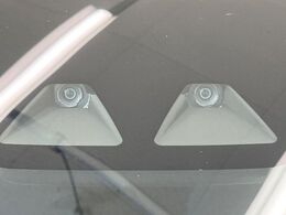 【スマートアシスト】走行中に前方の車両等を認識し、衝突しそうな時は警報とブレーキで衝突回避と被害軽減をアシスト。より安全にドライブをお楽しみいただけます。