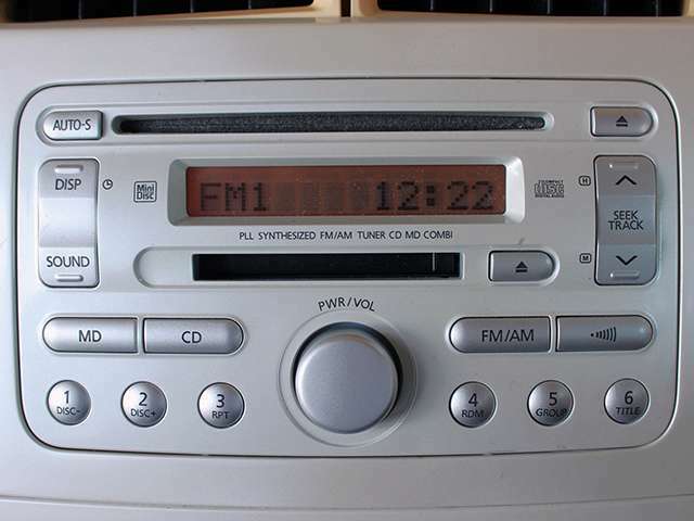 純正オーディオです。CD再生ができます。AM/FMラジオも聞けます。