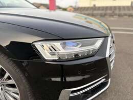 マトッリックスレーザーライトが夜間走行も明るく照らします。