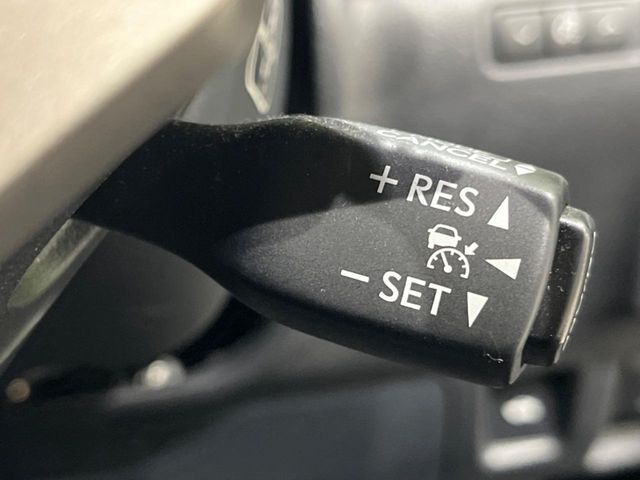 【レーダークルーズコントロール】高速道路での長距離走行が楽に！！自動で速度を保つクルーズコントロールが、衝突軽減システムと連携し、前方の車両を感知して車間を保つように速度調節してくれます！！