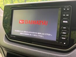 【純正ナビ】人気の純正ナビを装備しております。ナビの使いやすさはもちろん、オーディオ機能も充実！キャンプや旅行はもちろん、通勤や買い物など普段のドライブも楽しくなるはず♪