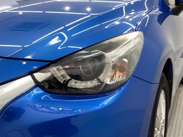 LEDヘッドライトは、点灯の瞬間から最大光量を発揮し、突然暗くなるトンネルなどでの安定感を高めます。