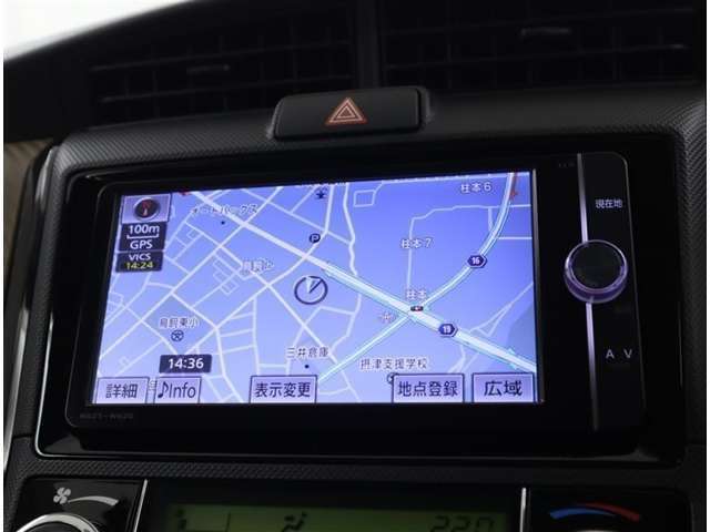 純正ナビを装備。タッチパネル式で使いやすく、お出かけもラクラクです。