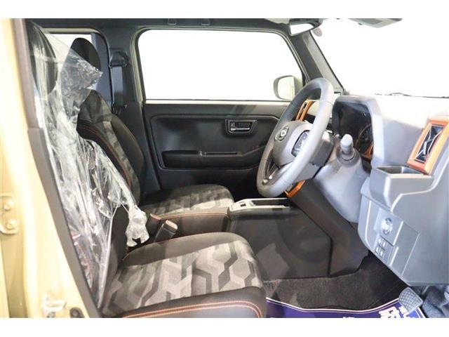 良好な視界とスムーズな乗り降りを実現した運転席。運転席はアイポイントを高くし視界良好です。