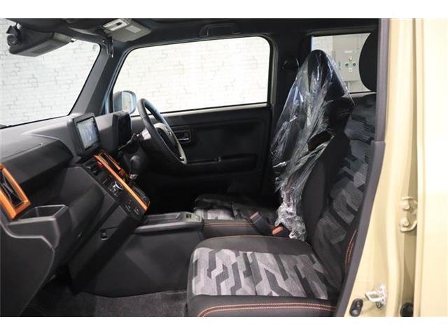 体格に合わせてシートの位置をきめ細かく調節できるので、いつでも最適な運転姿勢をキープ。操作も軽く、ラクラクです