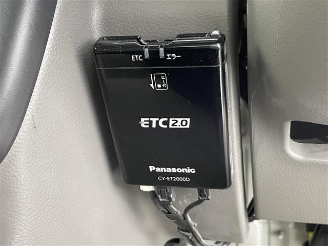 【ETC2.0（DSRC）】ETCカードを挿入すれば料金所はノンストップで通過できます。ETC限定の割引や、高速道路の情報提供サービスを利用できます。