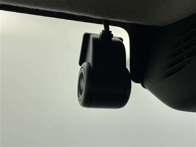 【ドライブレコーダー】映像・音声などの運転中の記録を残します。事故などを起こした起こされた時の証拠になりえますので、もしも時でも安心ですね。