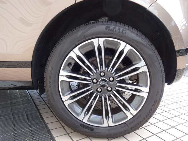 20インチ”スタイル1085”グロスダークグレイ・ダイヤモンドターンドコントラスト