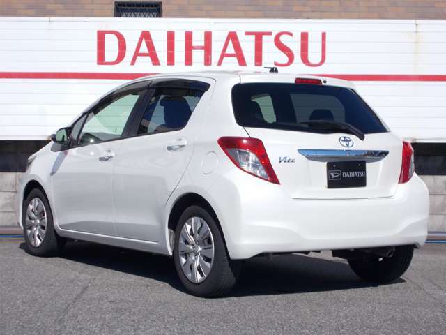 自社中古車専用板金工場で仕上げ済みの展示車を多数取り揃えています。