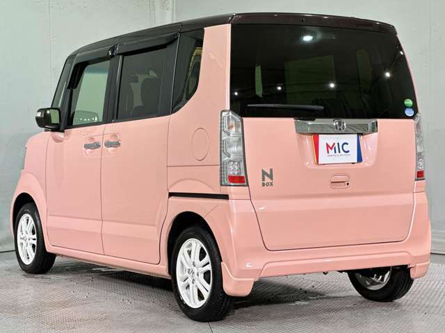 納車前にはスタッフによってピカピカに仕上げてご納車致します。オプションでガラスコーティングなどオススメ品も格安で承ります！
