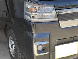 LEDのヘッドランプとフォグランプ付き