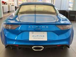 街中を走っていたらついみとれてしまう…。走りもデザインも乗っていただければ、間違いなく満足感を得ることができます♪