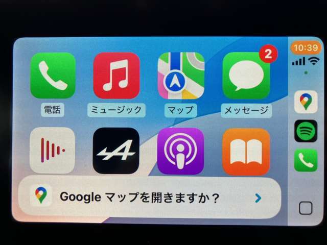 オーディオの音量やチャンネル操作ができるスイッチが、ハンドルに付いています。運転中でも、操作が行えて非常に安全・便利です！