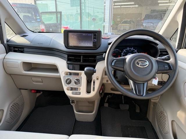 今の軽自動車は室内のスペースを広くとって作られています。このくらいのスペースがあれば運転もノンストレスではないでしょうか♪