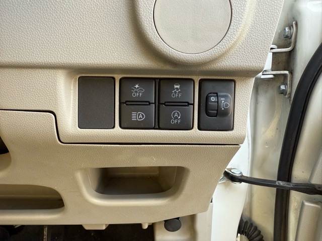 運転席のスイッチ周りになります！