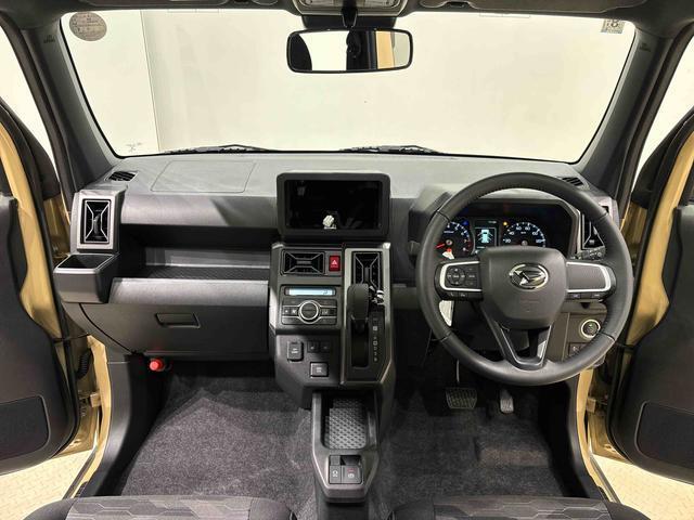 美しいデザインの運転席空に加えてUV＆IRカット機能付きフロントガラスの面積や位置取りが良く、前方・右前・左前方向の視認性がいいですよ！