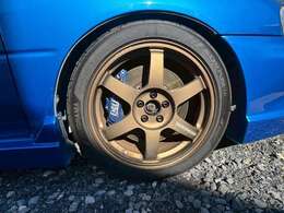 RAYSボルクレーシングTE37　とても人気のホイールでどの色にも合う色になっています！