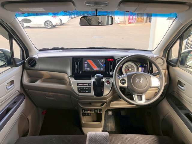 雨が降ってもゆったりと車選びができる屋根付展示場完備！じっくりご覧になれます☆