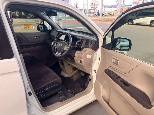 専門業者によるルームクリーニング実施☆室内の細かい所からエンジンルームまでキレイになった状態でお渡しいたします♪