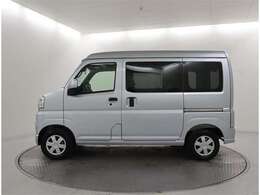 両側スライドドアなので乗り降りがラクラク♪　もちろん荷物の積み下ろしも便利♪