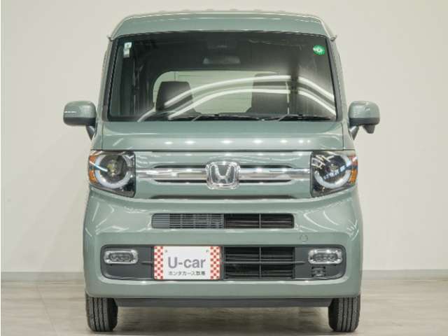 当社デモカー。お客様の新車購入時の展示車・試乗車として大切に使用してきましたので安心してご購入いただけることと思います。