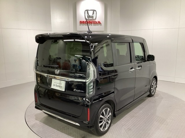 Honda認定中古車 U-Selectは3つの安心をお約束します。　1　Hondaのプロが整備した安心。 2　第三者機関がチェックした安心。　3　購入後もHondaが保証する安心。