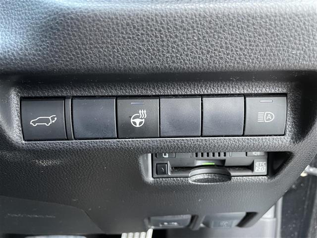 【ETC】有料道路を利用する際に料金所で停止することなく通過できる、ETC車載器（ノンストップ自動料金収受システム機器）が装備されています。セットアップを行うことで利用可能になります。