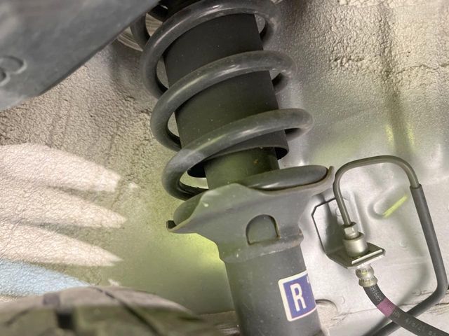 お車を安心してお乗りいただく為には、足回りの定期点検が欠かせません。サービスサポート（有償保証）では無料点検もご提供しており、安心のカーライフをお過ごしいただけるサポート体制が整っています。