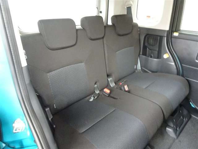 ゆとりある広々とした車内空間は、ドライブを始め買い物やレジャーなど、幅広く活躍します。一人でもみんなとでもお出かけを楽しみましょう！