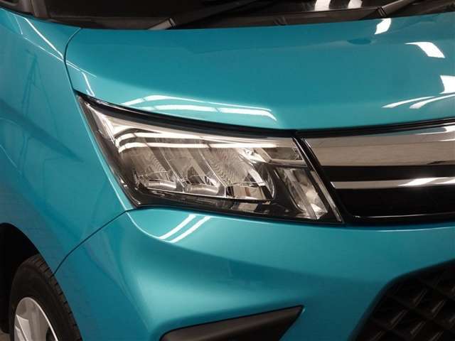 LEDヘッドライトです。デザイン性がよくとても明るいので、夜間の走行や悪天候でも安心です。しかも長寿命！