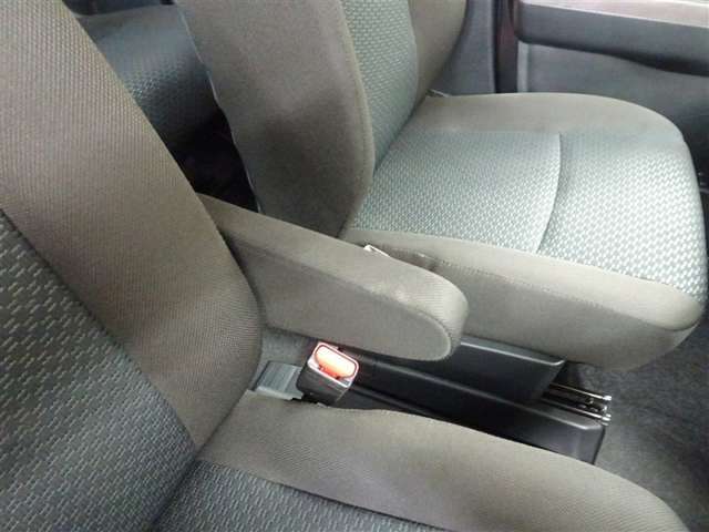 ファブリックで包み込んだベーシックなシートです。通気性が良くて蒸れにくい上に、保温性も高いので冬場でも冷えを感じにくいです♪