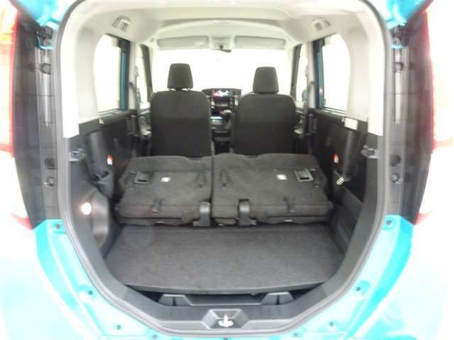 開口部の広いラゲージスペースは、ゴルフバックなどの荷物もラクラク積み込めます。