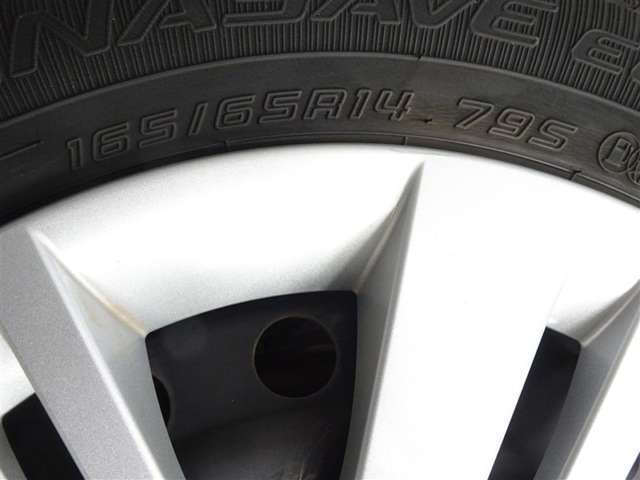 山道のコーナリングや荒れた路面でも、安定した乗り心地を実現するサスペンションです。スピードの出しすぎには注意！