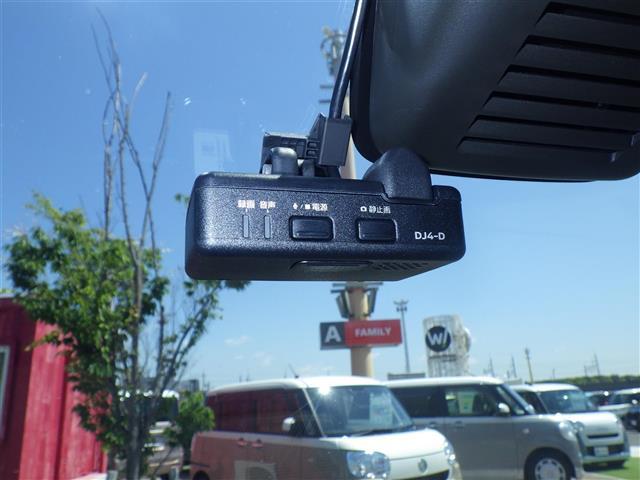 【ドライブレコーダー】映像・音声などの運転中の記録を残します。事故などを起こした起こされた時の証拠になりえますので、もしも時でも安心ですね。