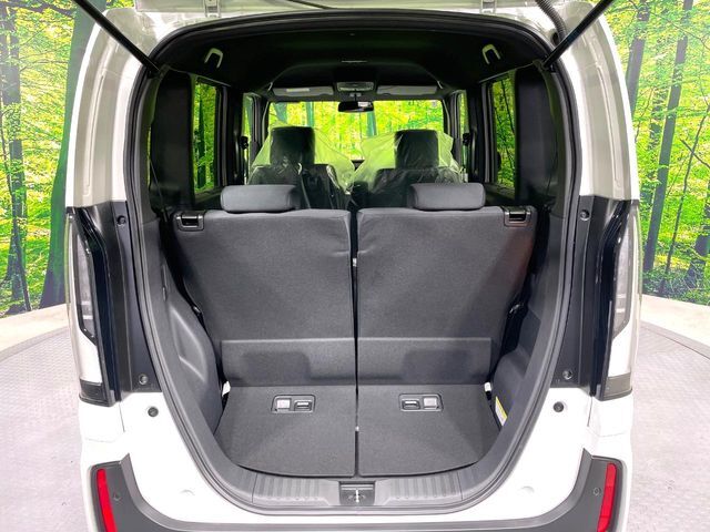 普段のお買い物や通勤、送迎等に十分な荷室スペースを確保しております。セカンドシートを倒すと、大きな荷物の積載も可能です♪