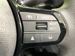 【アダプティブクルーズコントロール】高速道路での長距離走行が楽に！！自動で速度を保つクルーズコントロールが、衝突軽減システムと連携し、前方の車両を感知して車間を保つように速度調節してくれます！！