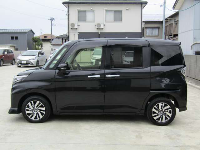 展示中古車は全て外装と内装のクリーニングを行っています♪