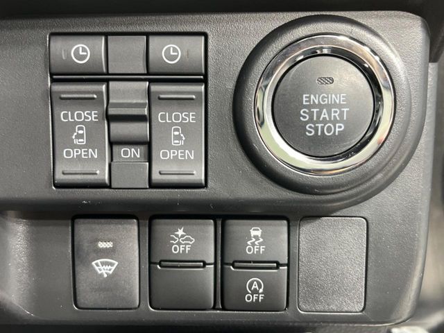 【両側パワースライドドア】スマートキーや運転席のスイッチで後席両側スライドドアの開閉が可能♪電動だから力を入れてドアを開ける必要が無く、小さなお子様でも簡単に開け閉めでき快適です♪