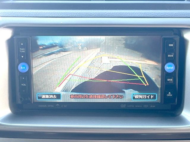 【バックカメラ】駐車時に後方がリアルタイム映像で確認できます。大型商業施設や立体駐車場での駐車時や、夜間のバック時に大活躍！運転スキルに関わらず、今や必須となった装備のひとつです！