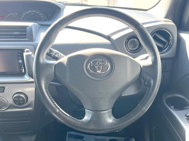 お車を安心してお乗りいただく為には、足回りの定期点検が欠かせません。サービスサポート（有償保証）では無料点検もご提供しており、安心のカーライフをお過ごしいただけるサポート体制が整っています。